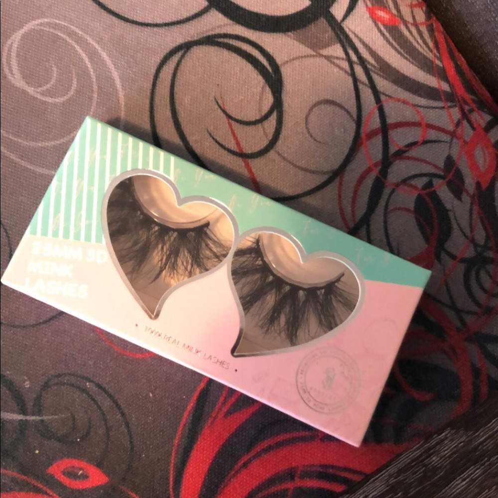 Lashes - Picture 11 of 11